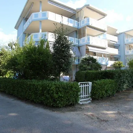 Апартаменти House With Balcony And Swimming Pool