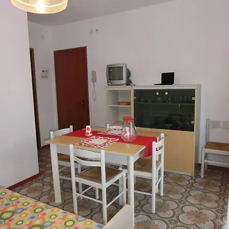 House With Balcony And Swimming Pool Μπιμπιόνε